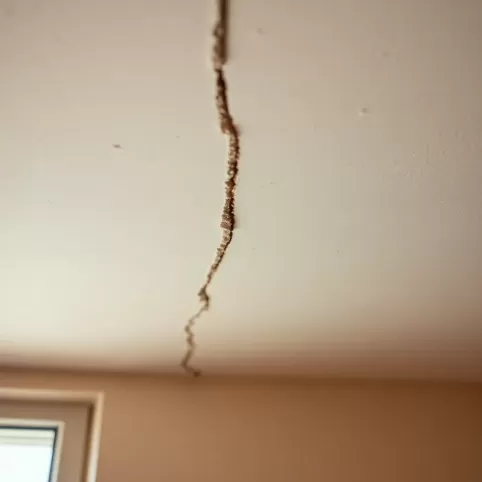 Czym wypełnić pęknięcia w stropie