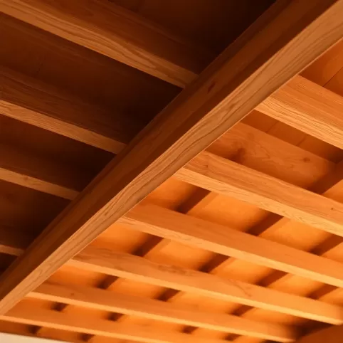 Jakie belki na strop drewniany 5m